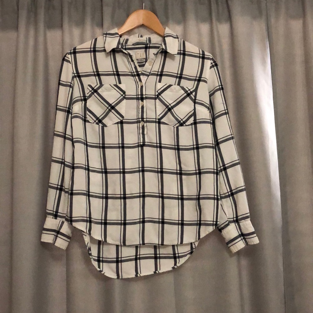 3/$15 💛 A NEW DAY // Half Button Shirt